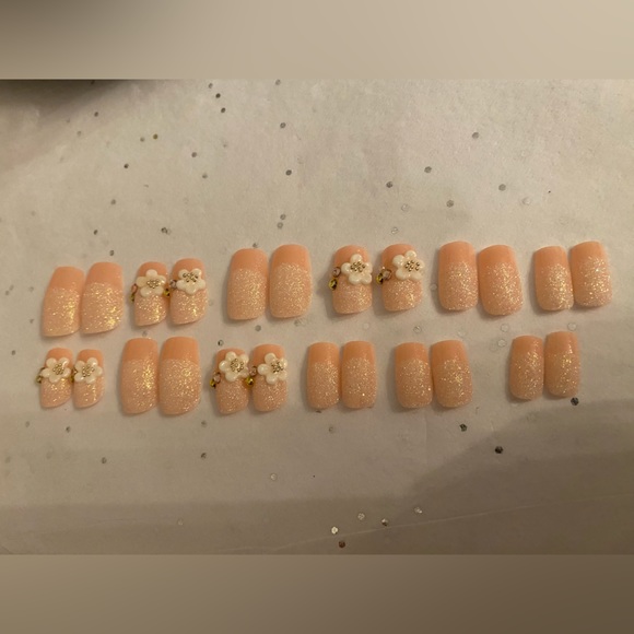 3/$30 🌸 New French Bridal Nails Manicure Floral Bling Jewels Pink Silver Daisy - Picture 11 of 14